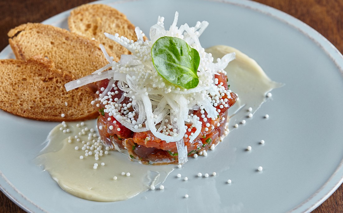 Tártaro de atum com sabores asiáticos